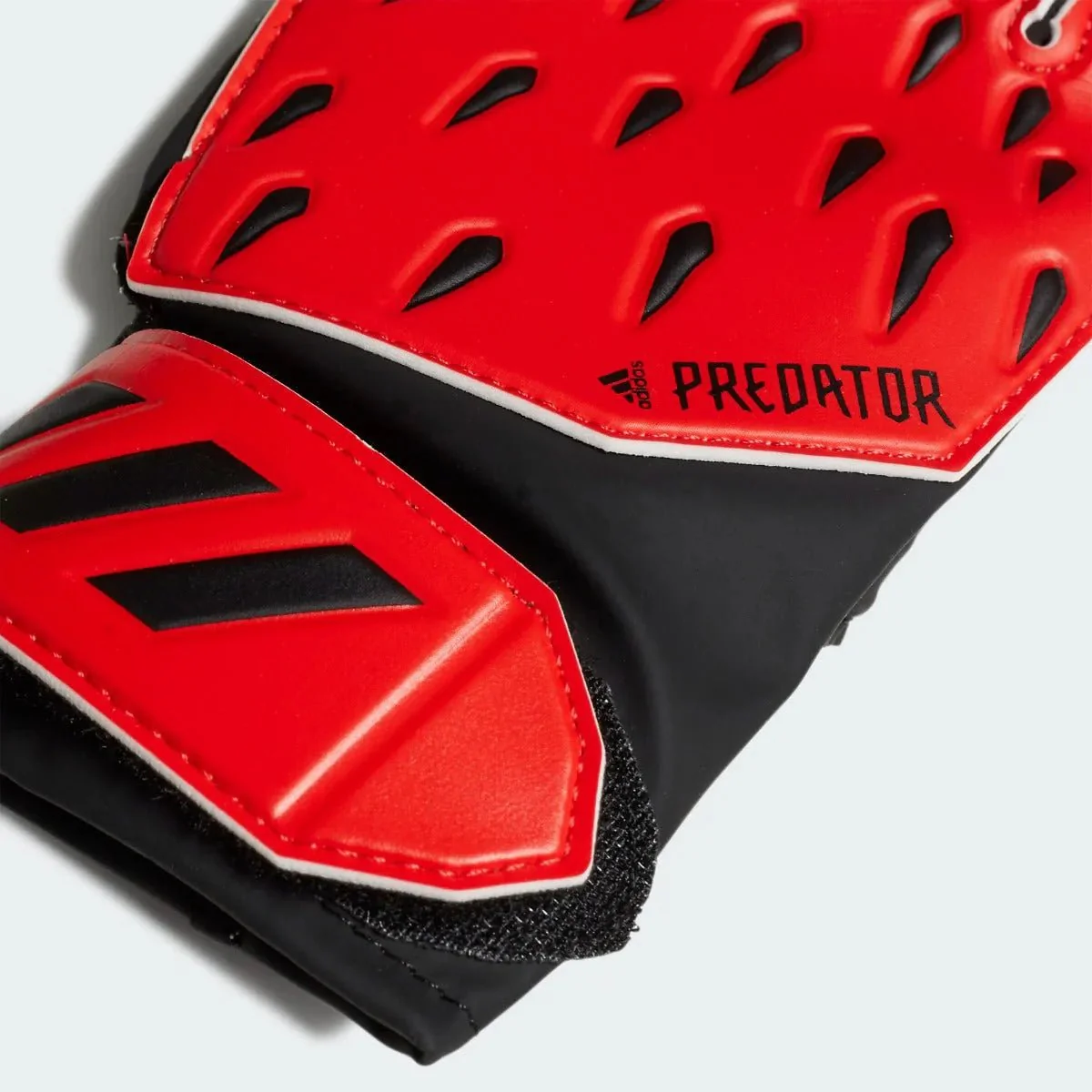 Adidas JR Predator Training Goalkeeper Gloves - Red-Black - Image 2