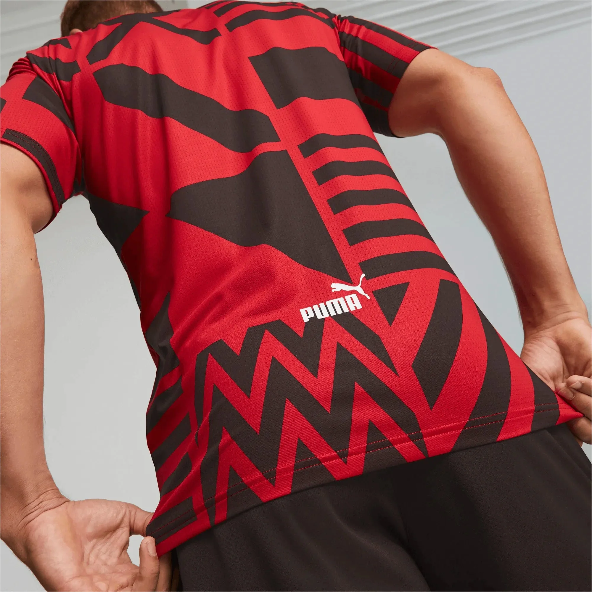 Puma 2022-23 AC Milan Prematch Training Jersey Red-Black - Image 5