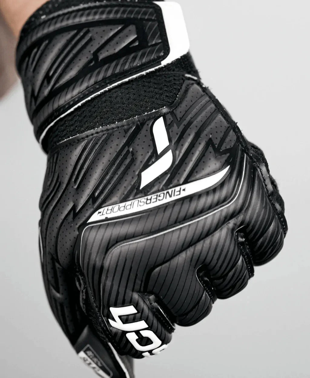 Reusch JR Attrakt Solid FS Goalkeeper Glove - Black - Image 2